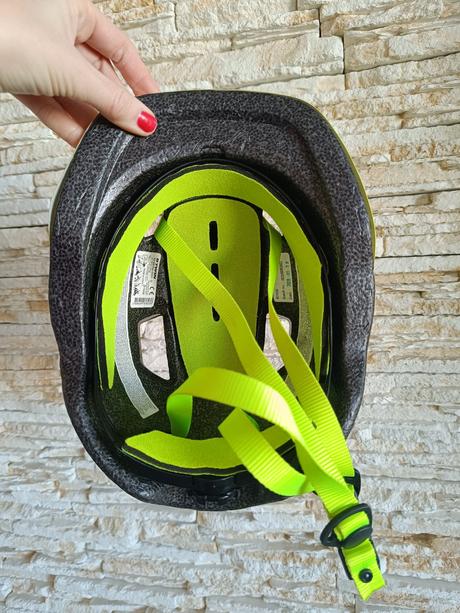 Cyklistická prilba, aj na korčule, s