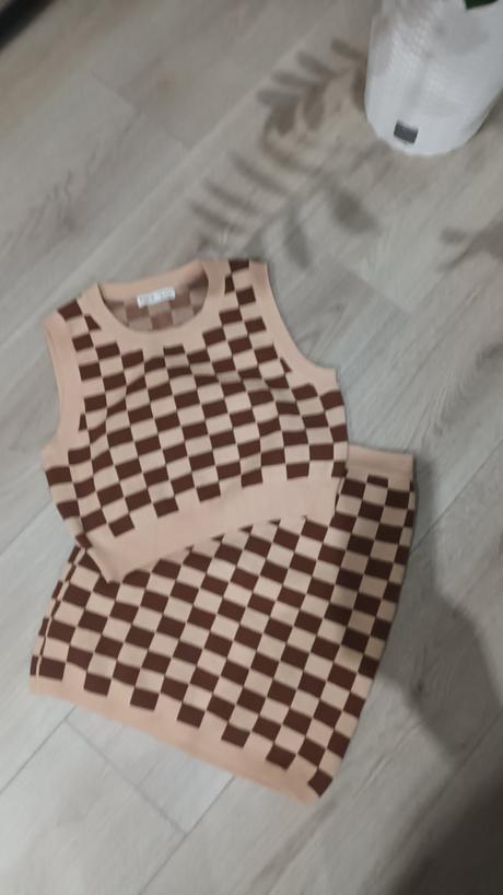 Moderný komplet,top + sukňa,úplet, xs