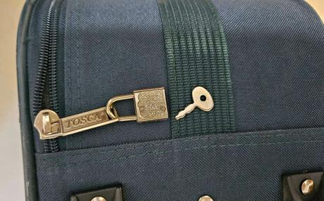 Velky, lahky cestovny kufor 70x50x20 cm, 