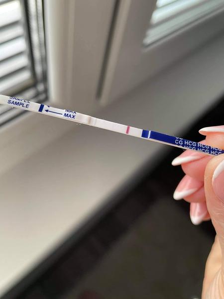 Včera so mala dostať menštruáciu. Som tehotná?