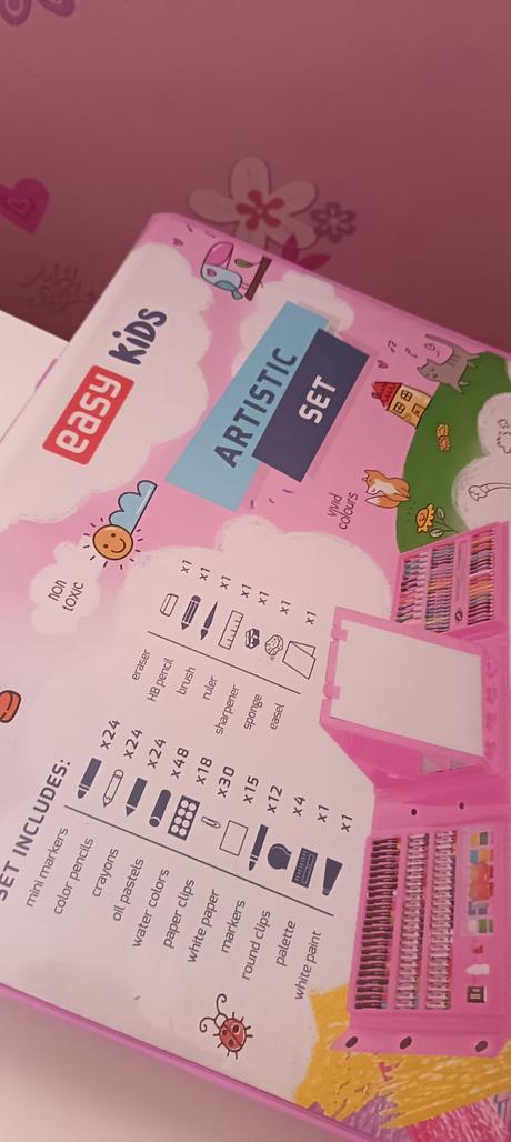 Obrovský kufrík s množstvom farbičiek,fixiek,