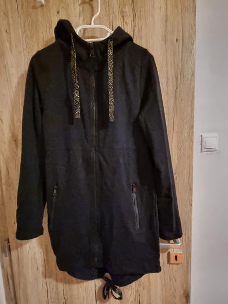 Minimalne nosená dlhšia mikinka na zips, gate,s