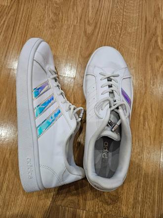 Botasky v. 40, adidas,40