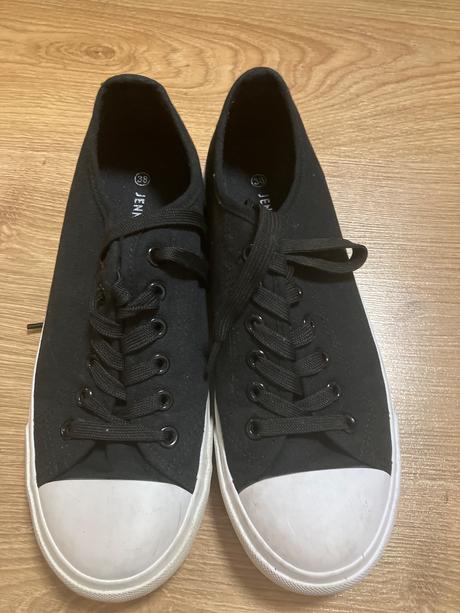 Platené tenisky, 38