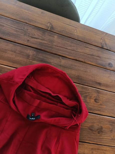 Express bordovo-červené šaty bez ramienok m, m