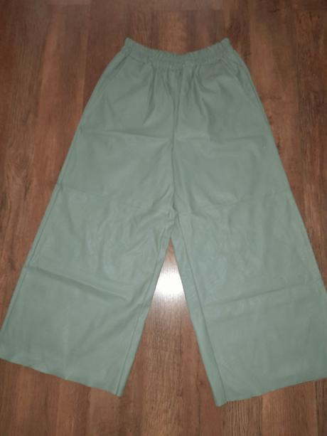 Široké  koženkove nohavice, m