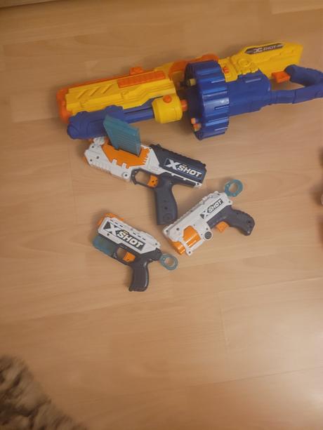 Predám hračky pištole, 