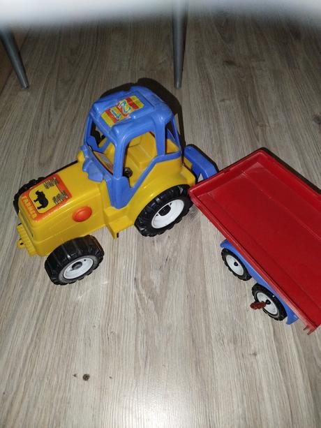 Traktor s vlečkou,
