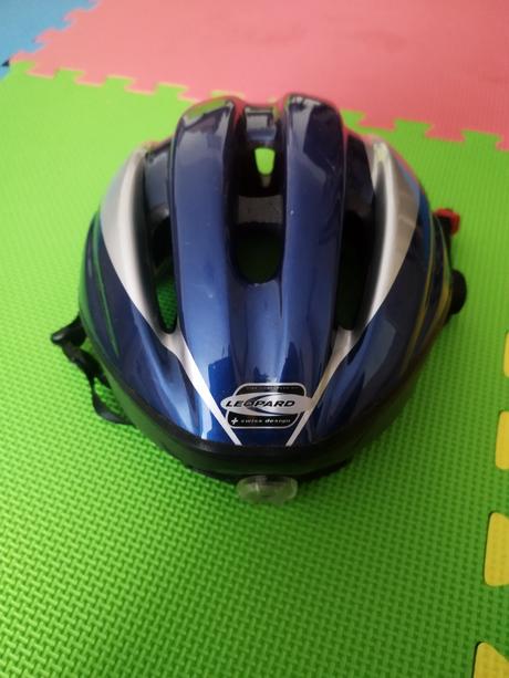 Cyklistická prilba, s