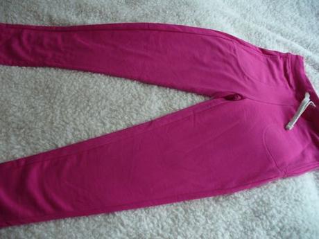 Cyklámenové tepláky 8-9 rokov, 134