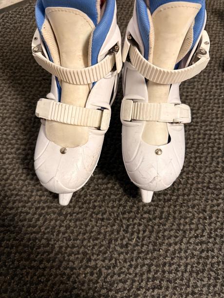 Nastavitelne ľadové korcule, 33