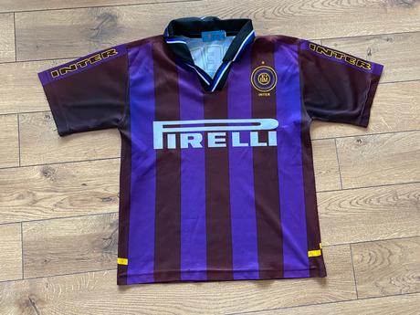 Dres pirelli - vieri - číslo 32, 140