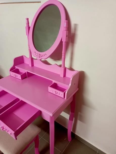 Kozmetický stolík so zrkadlom pre malé princezné,