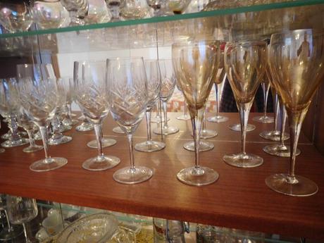 Sklenené poháre poháriky na nožičke,,