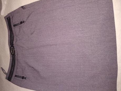 Kostým s blúzkou, sukňou a nohavicami, m