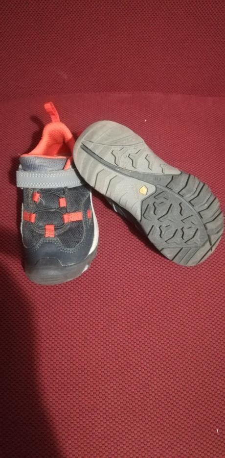 Decathlon turistické topánky, quechua,25