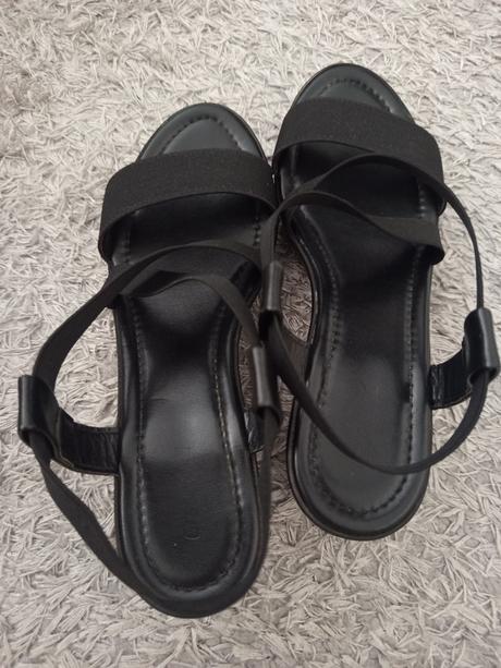 Čierne sandálky, deichmann,38