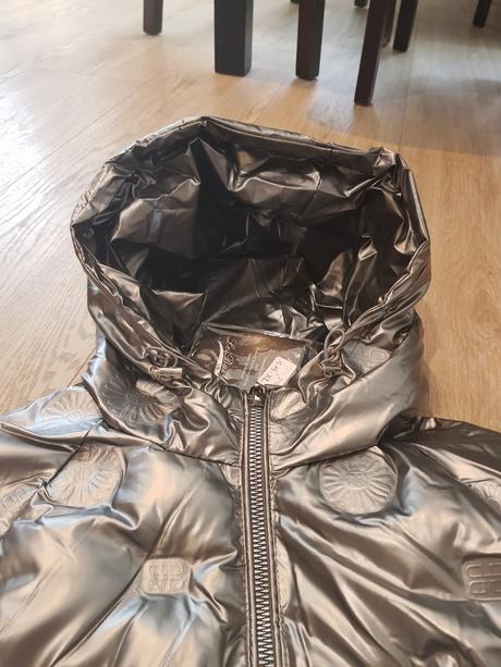 Stylova strieborna bunda s krasnymi aplikaciamim-l, l / m