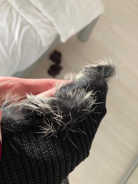 Dlhy sveter s pravou kozusinkou,