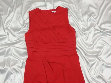 Kvalitné červené šaty, 38