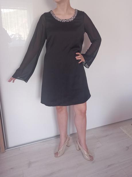 Krásne čierne šaty, 44