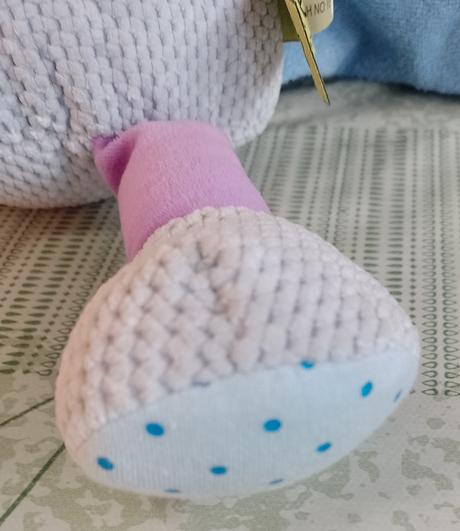 Farebný hrkajúci býček ark toys premier car, 37 cm, 