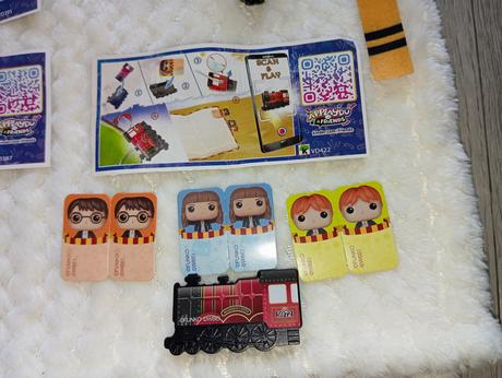 Harry potter kinder surprise s papierikmi,