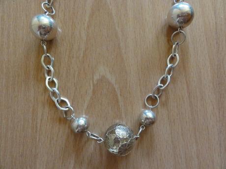 Strieborný guličkový náhrdelník,