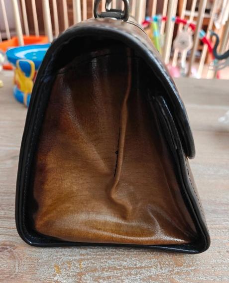 Malá dámska kožená kabelka, 