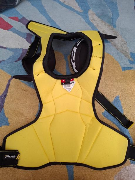 Hokejové ramená/ vesta ccm senior s - super stav, ccm,s