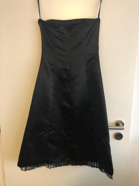 Spolocenske saty, 34