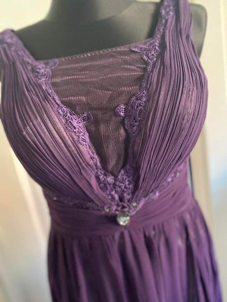 Výpredaj - spoločenské dámske šaty, 38 / m