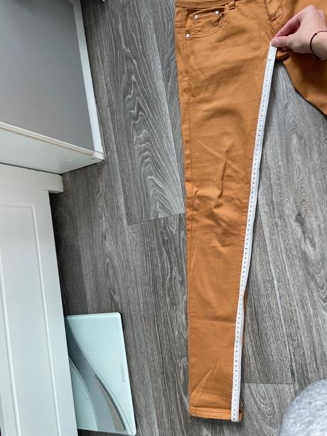 Gate s nízky sedom v horčicovej farbe, 26