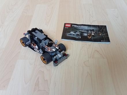 Lego technic 42046 únikové pretekárske auto,