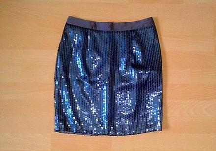 Sivostrieborná značková suknička, 32