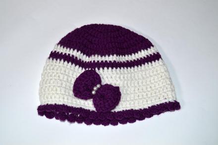 Háčkovaná čiapočka s mašličkou, 80