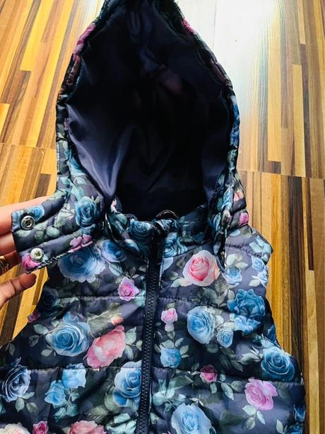 122 zn. h&m krásná prechodná vestička s ružičkami, h&m,122