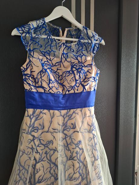 Dlhé spoločenské šaty s, s