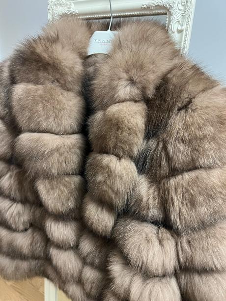 Ekluzivny husty luxusny kožuch z lišky, m
