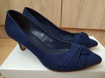 Tmavomodré lodičky, graceland,39