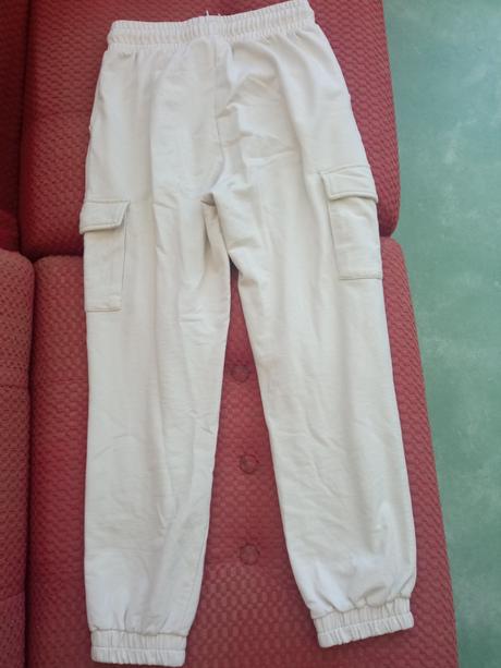 Kapsáčové tepláky, 146