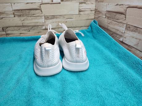 Skechers 37 - dámske biele našuchovacie tenisky, skechers,37