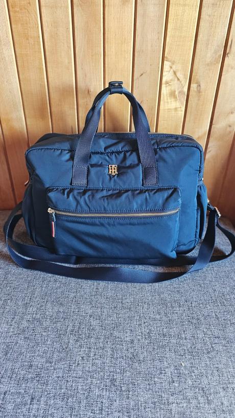 Tommy hilfiger taška na prebaľovanie,