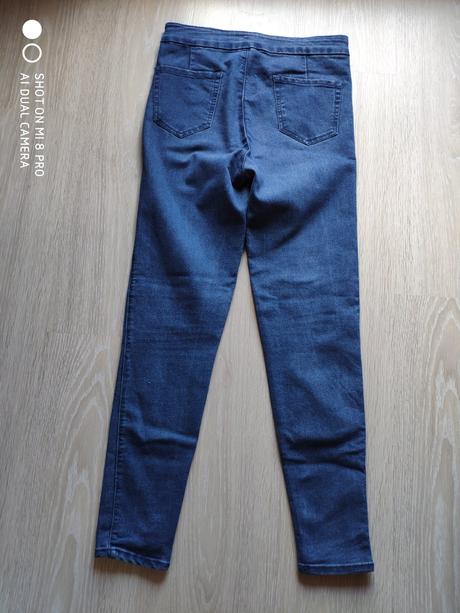 Highwaisty, reserved,s