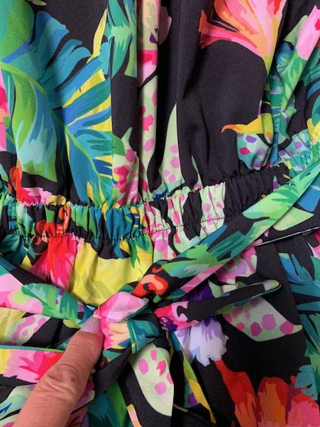 Letné farebné šaty s odhalenými plecami, l / m / s