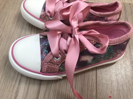 Tenisky s mašľovými šnúrkami, lupilu,25