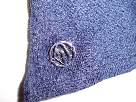 Aj tmavomodrý s-m, armani,s