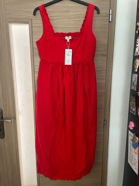 Cervene saty, reserved,m