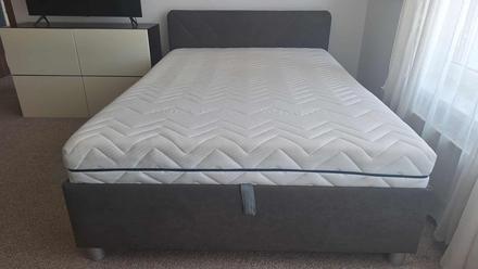 Posteľ s matracom a polohovateľným roštom140x200,