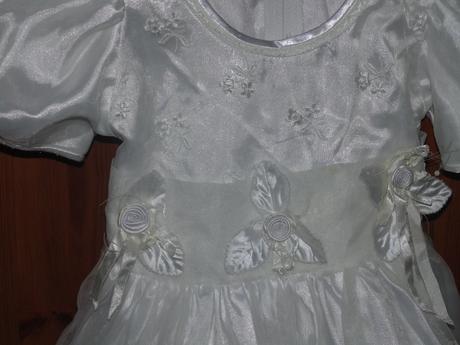 Biele slávnostné šaty pre malú družičku, 92
